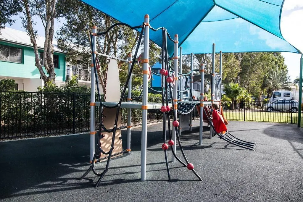 Modern & Stylish 2 Bedroom Townhouse Noosaville Daire